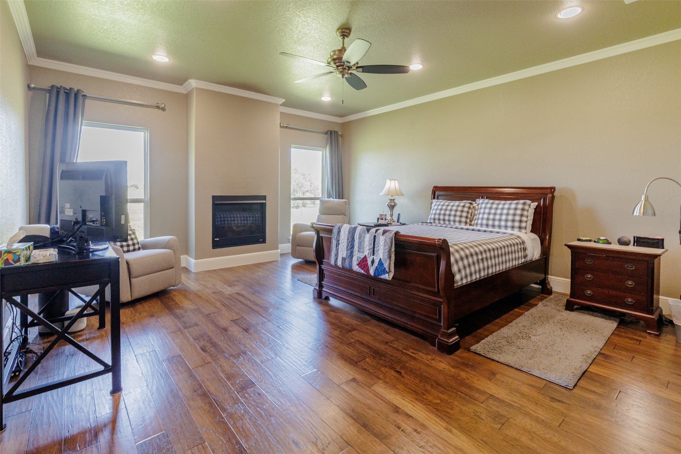 121 County Road 2571 Alvord TX 76225