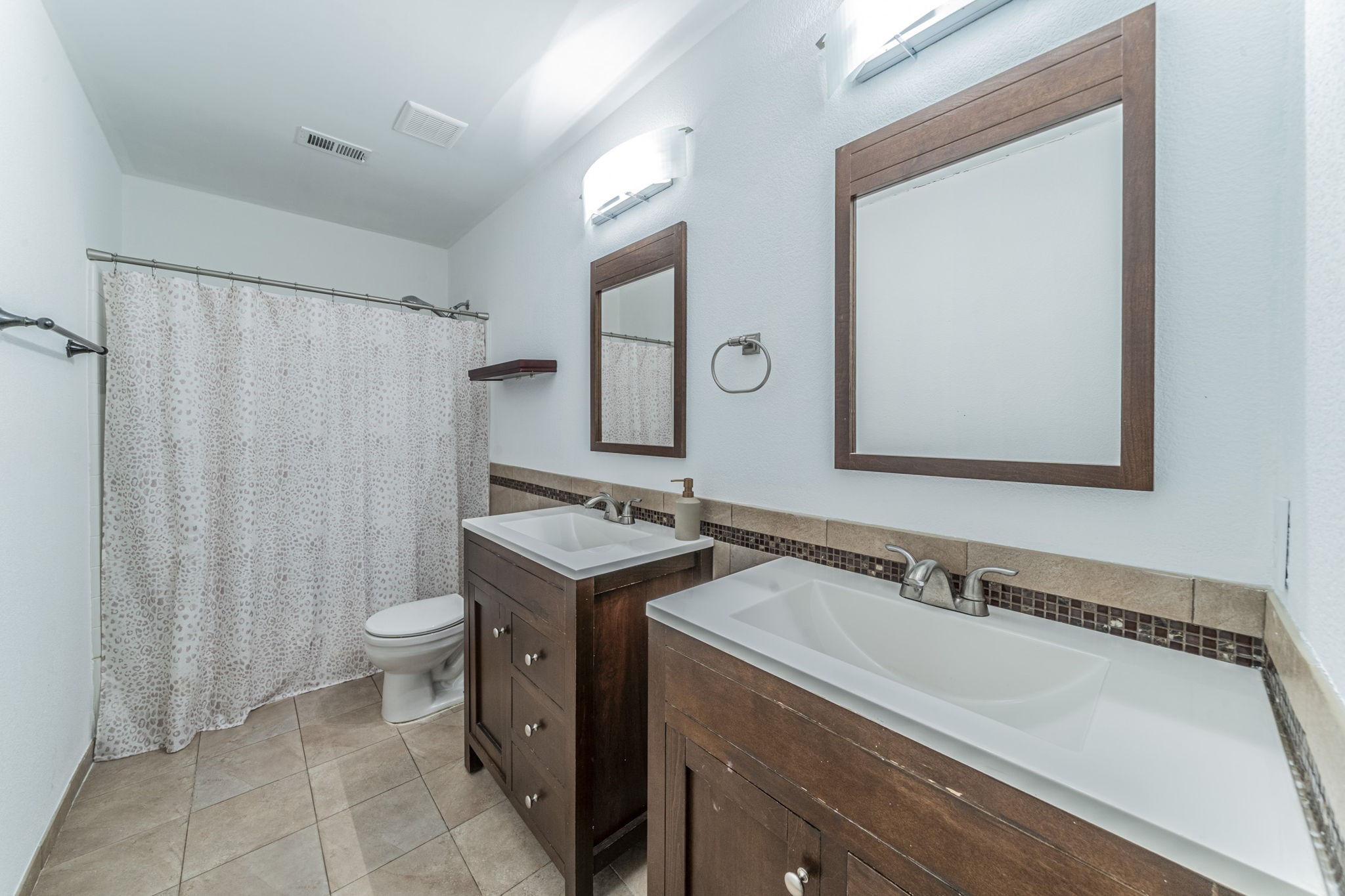 2216 La Salle Trail Grand Prairie TX 75052