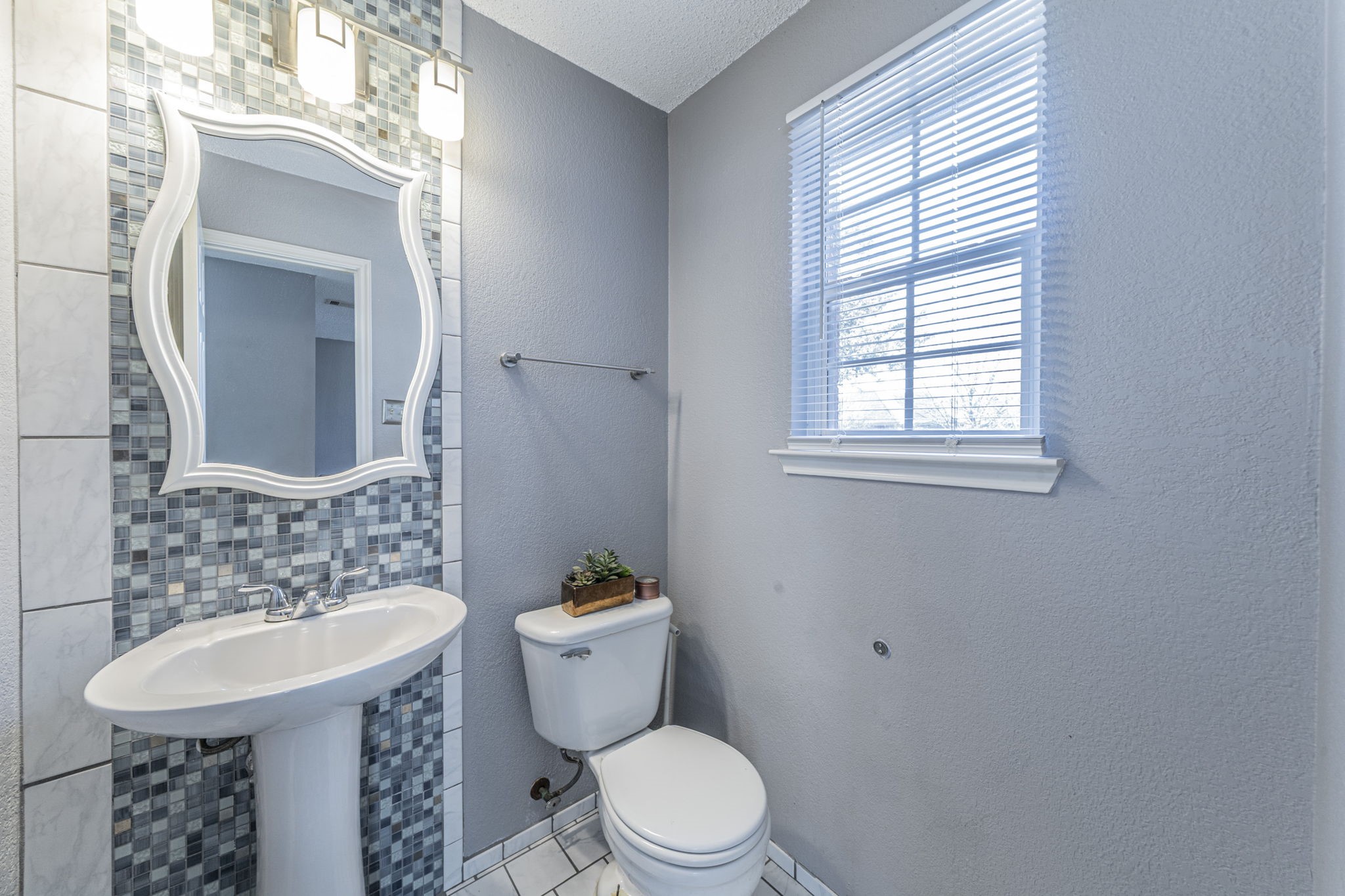 2216 La Salle Trail Grand Prairie TX 75052
