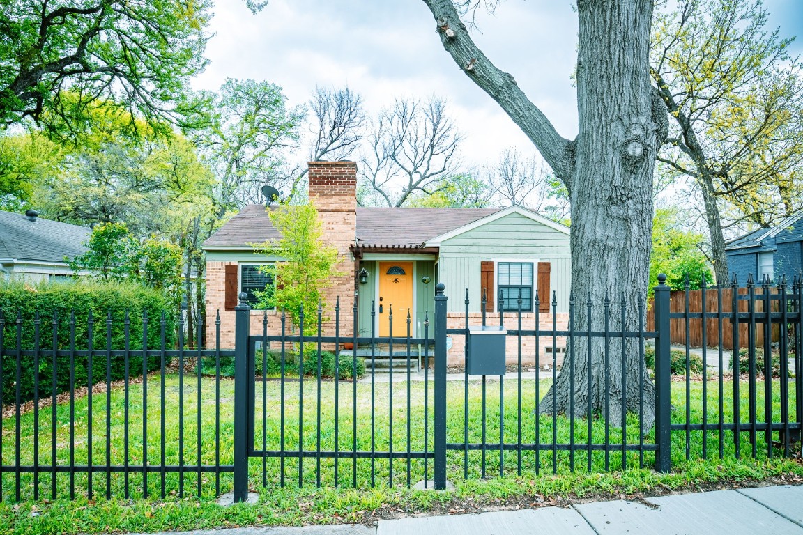 706 Reverchon Drive Dallas TX 75211