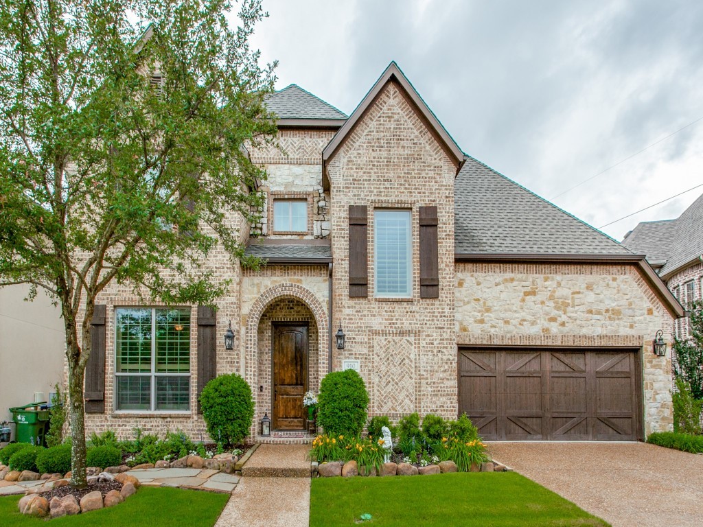 910 Summerwood Lane Garland TX 75044