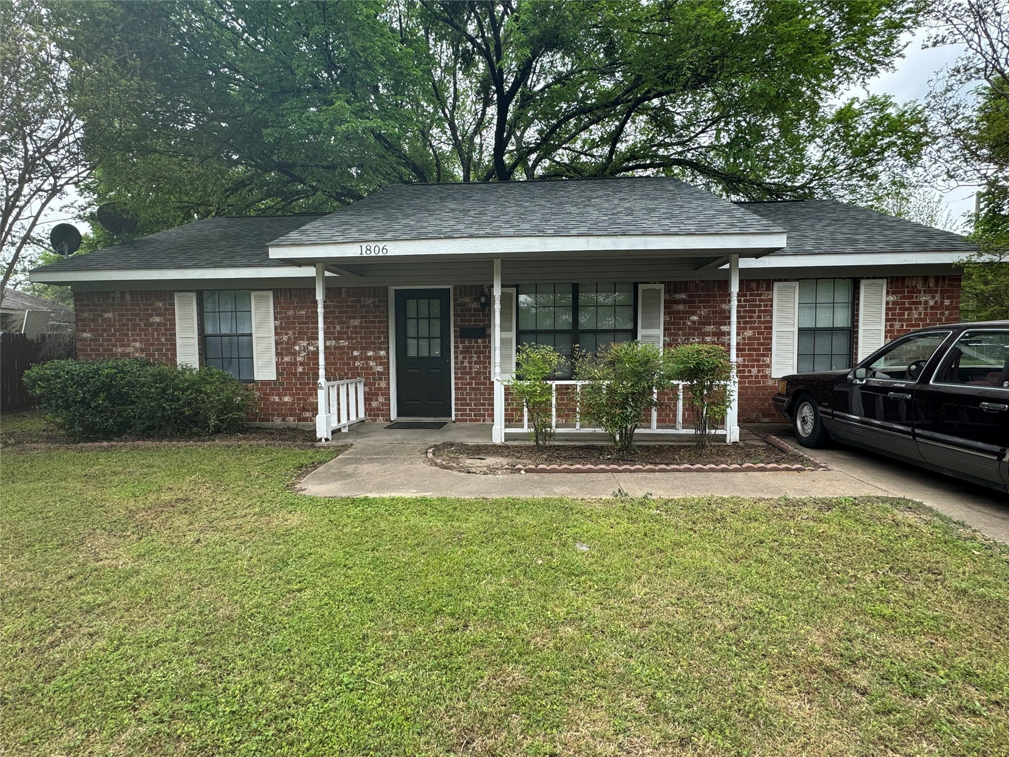 1806 S Clay Street Kaufman TX 75142