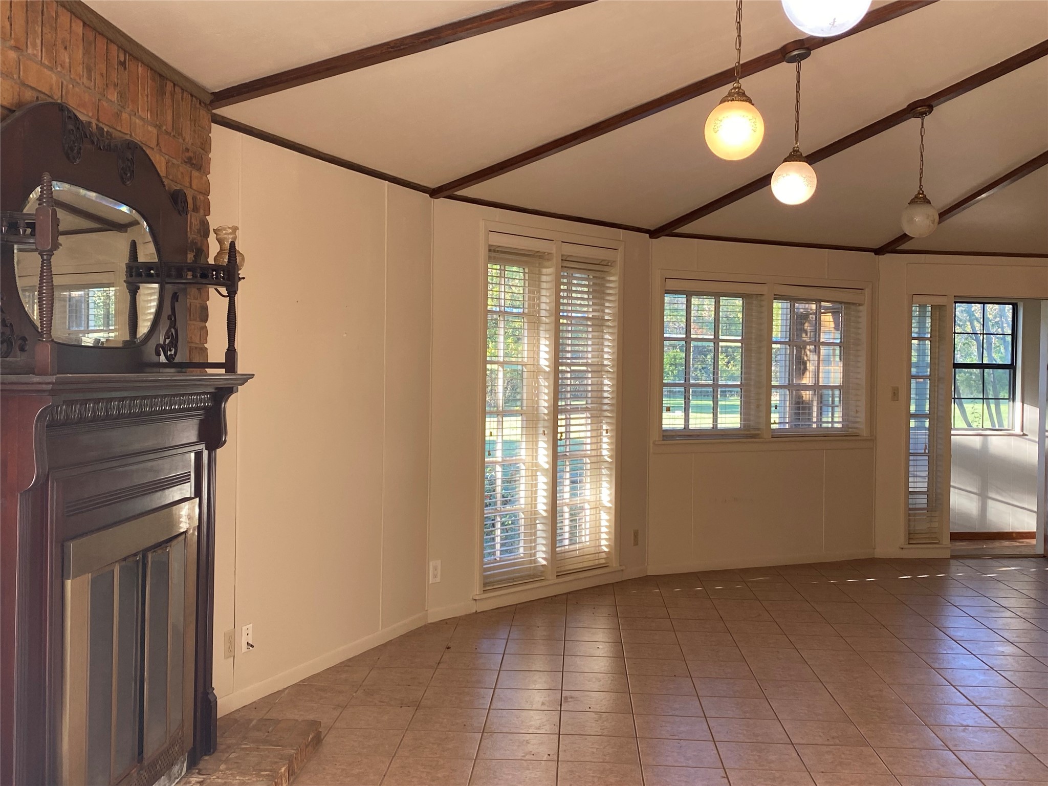 1805 E Beverly Drive Corsicana TX 75110