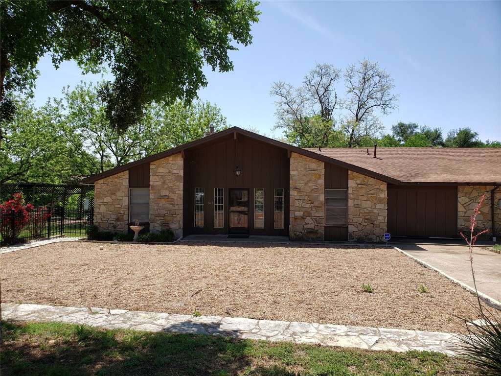 2113 N Rough Creek Court Granbury TX 76048