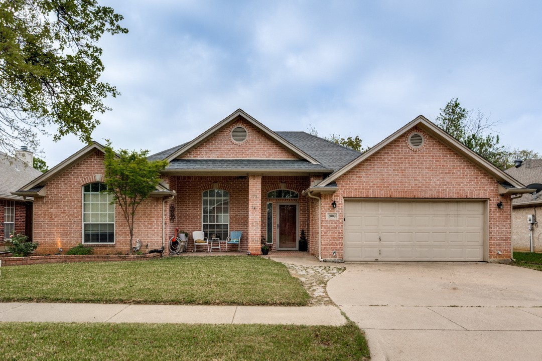 5009 Pointclear Court Arlington TX 76017