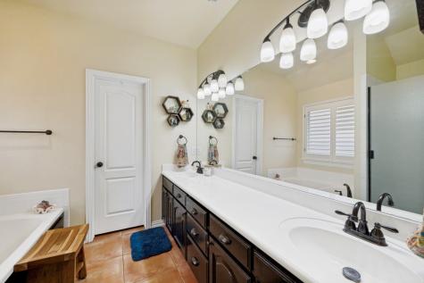 5009 Pointclear Court Arlington TX 76017