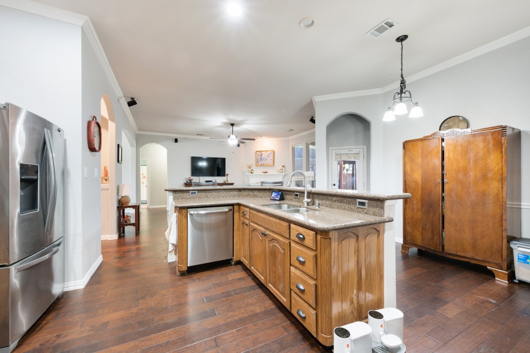 5009 Pointclear Court Arlington TX 76017