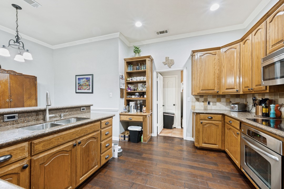 5009 Pointclear Court Arlington TX 76017