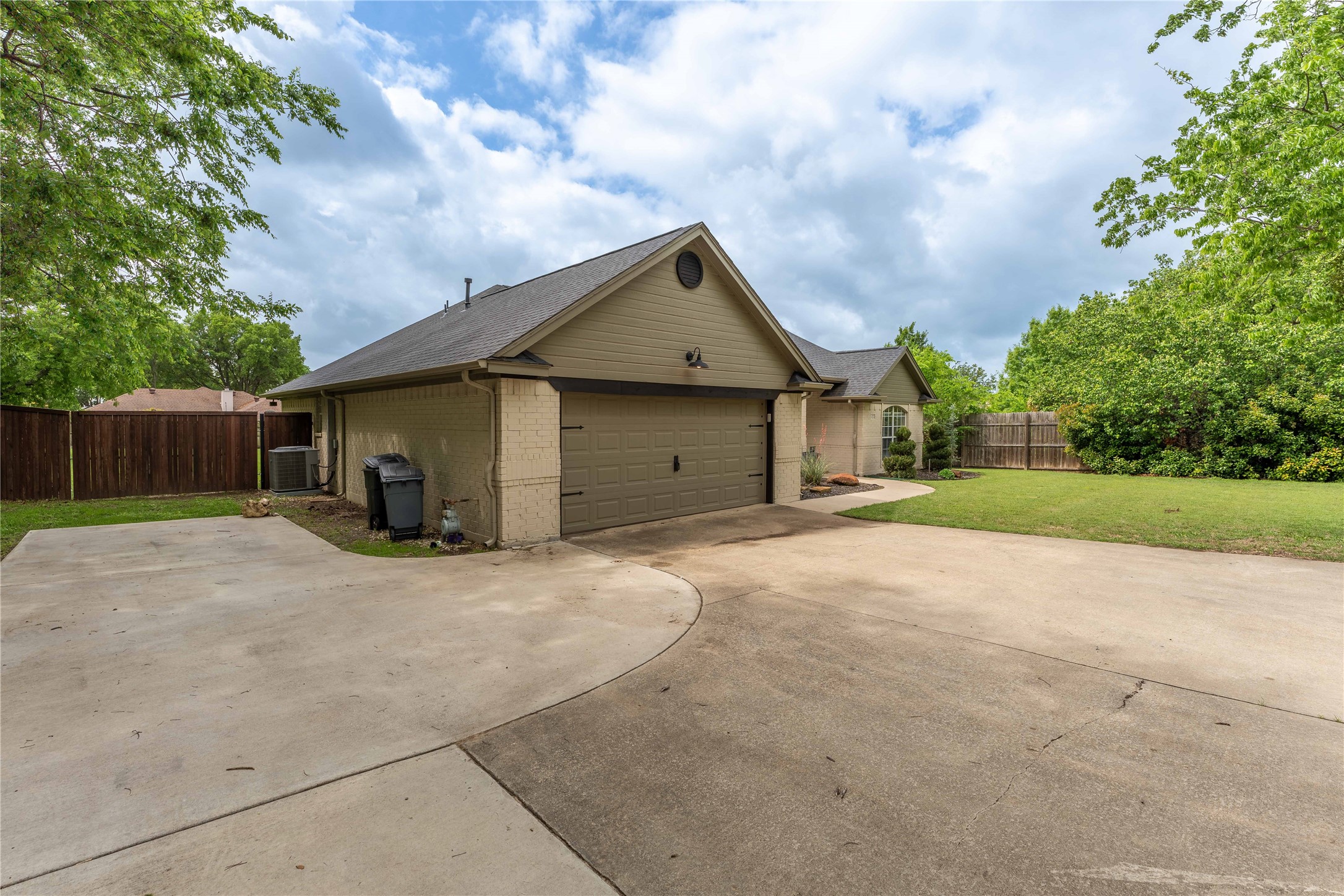 523 W 1st Street Justin TX 76247