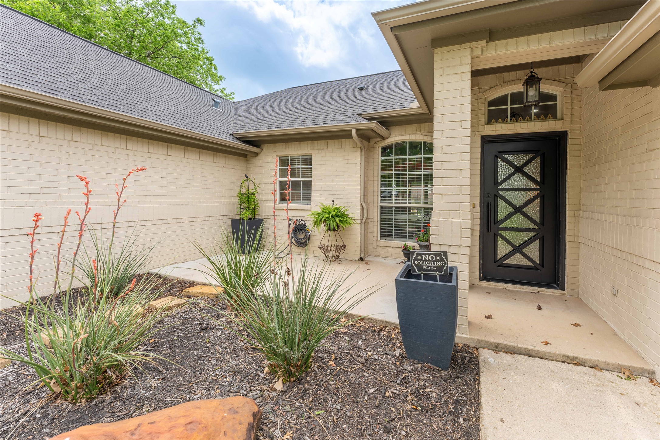 523 W 1st Street Justin TX 76247