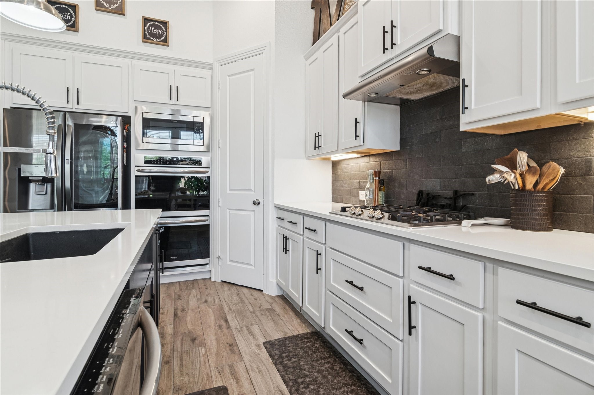 1912 Mcdougall Creek Van Alstyne TX 75495
