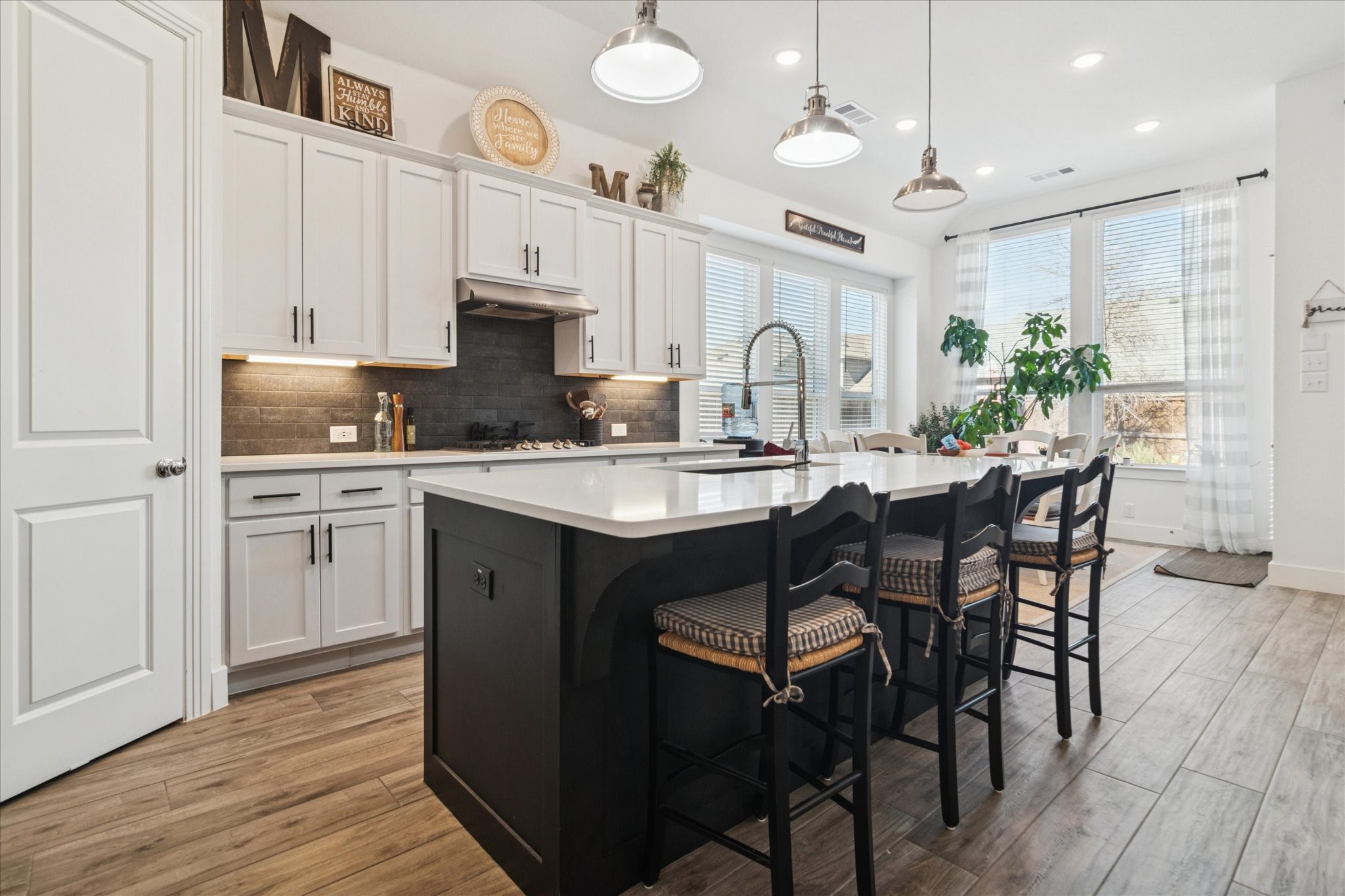 1912 Mcdougall Creek Van Alstyne TX 75495