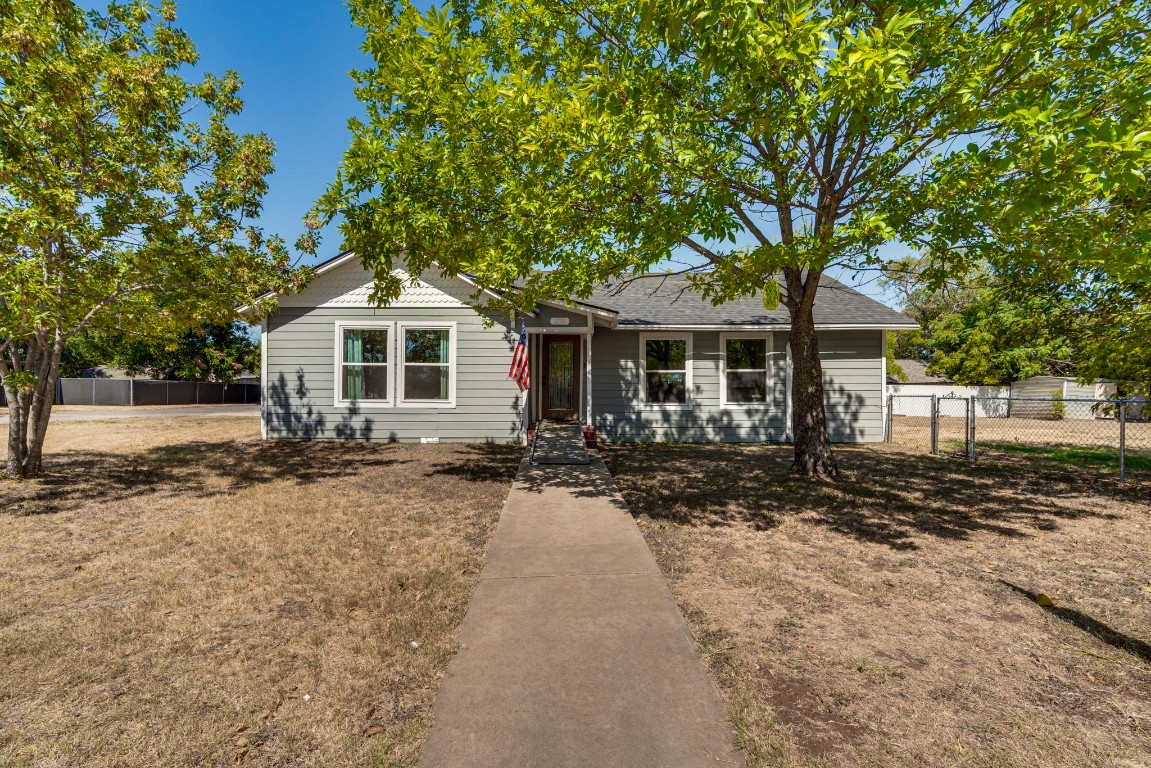 210 N Pendell Avenue Cleburne TX 76033
