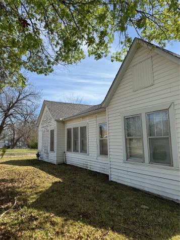 206 N Short Street Clarksville TX 75426