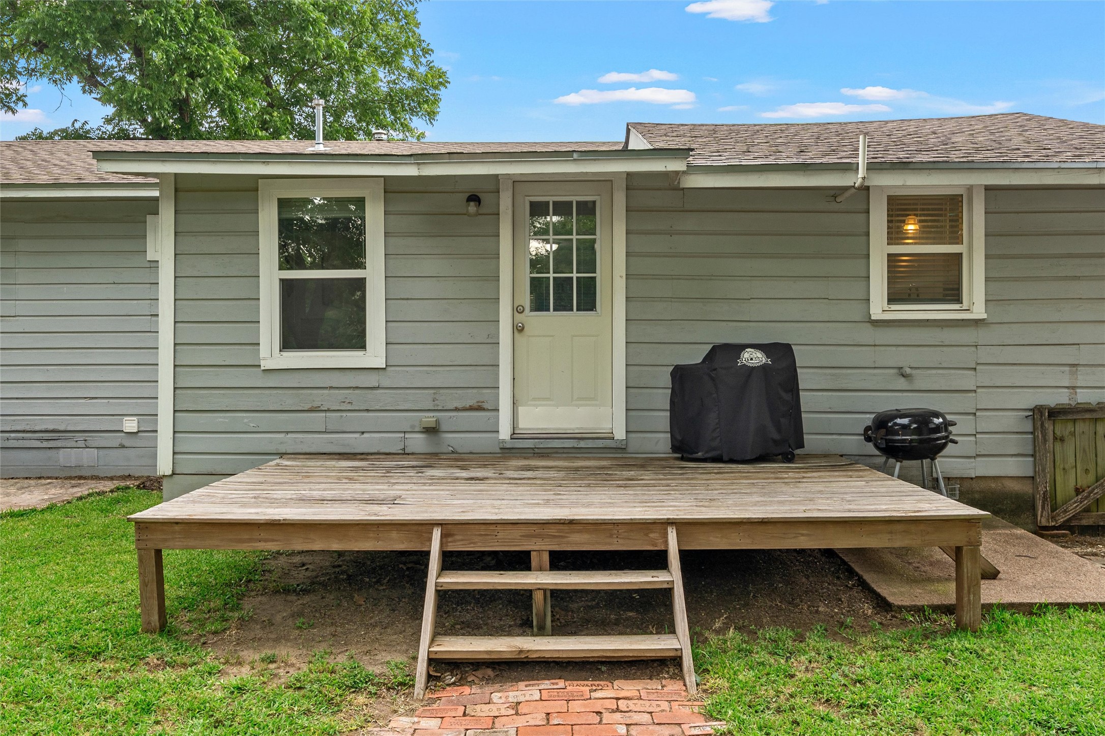 911 S Main Street West TX 76691