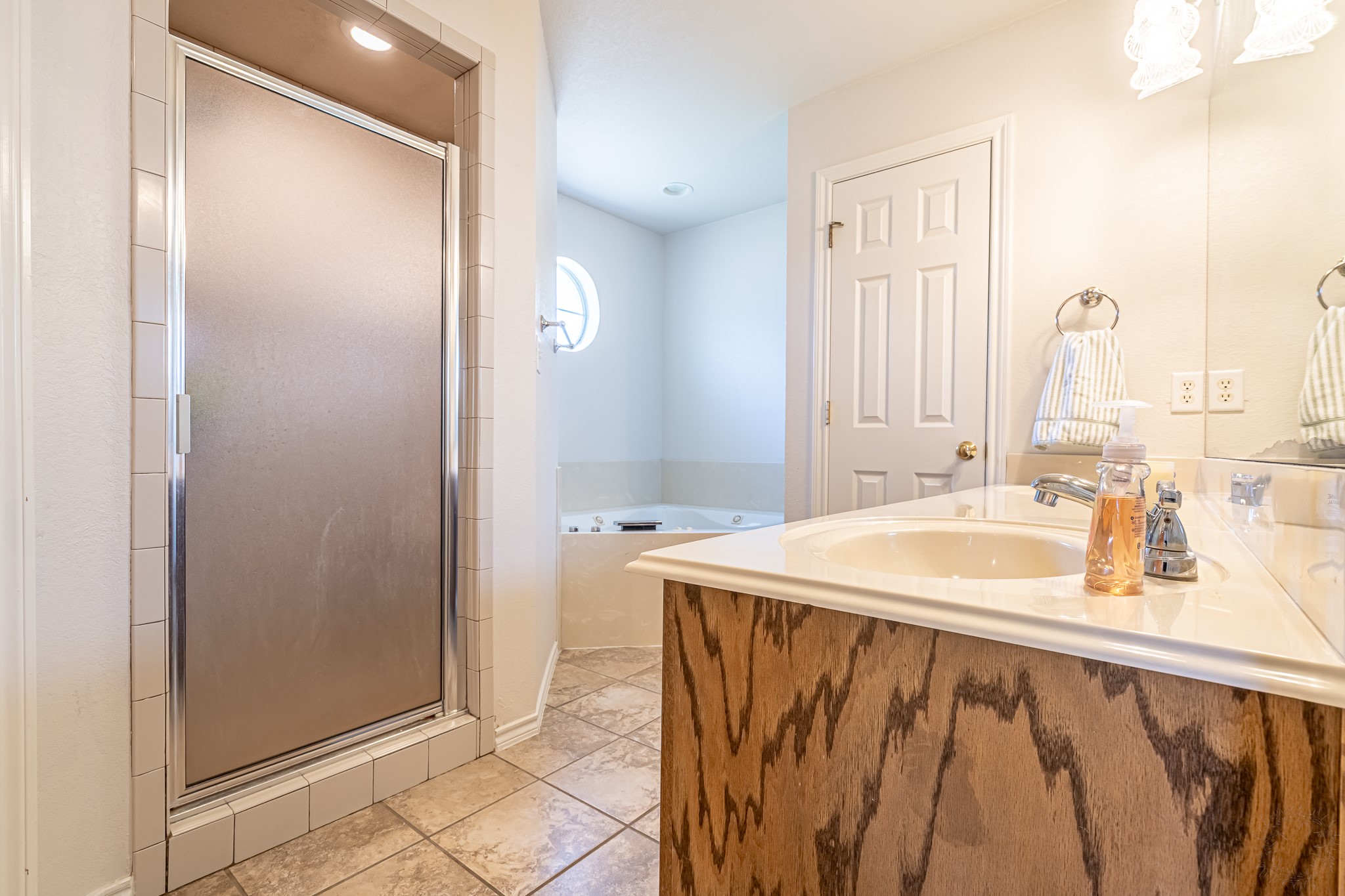 1909 Lazy Court Granbury TX 76048