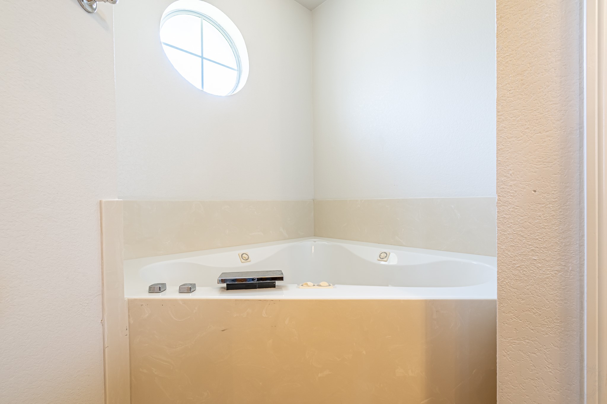 1909 Lazy Court Granbury TX 76048