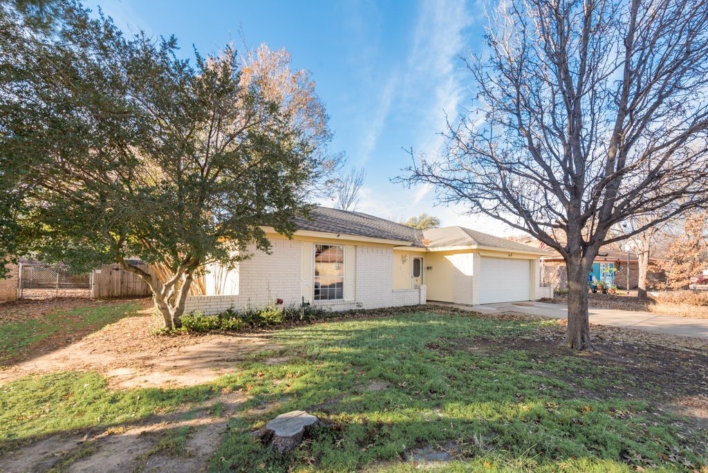 629 NW Charlyne Drive Burleson TX 76028
