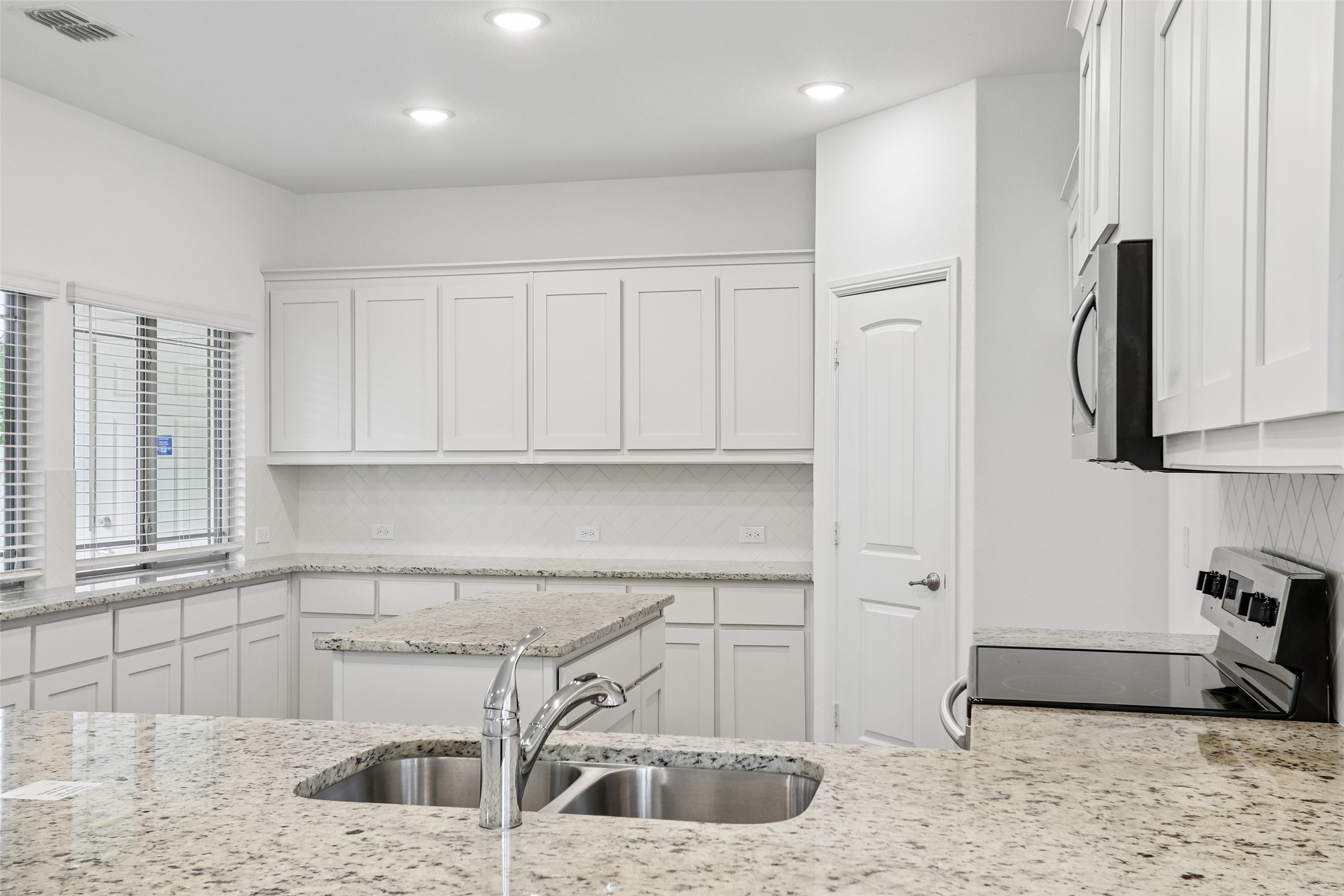 568 Val Verde Street Aubrey TX 76227