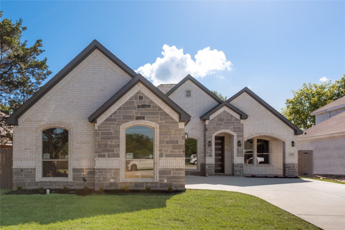1526 Avenue B Grand Prairie TX 75051