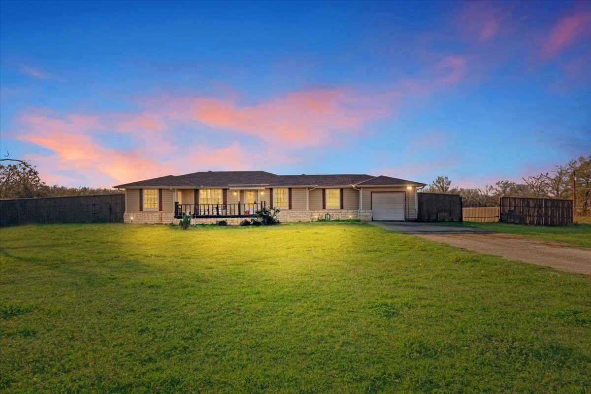 615 N 4th Street Wills Point TX 75169