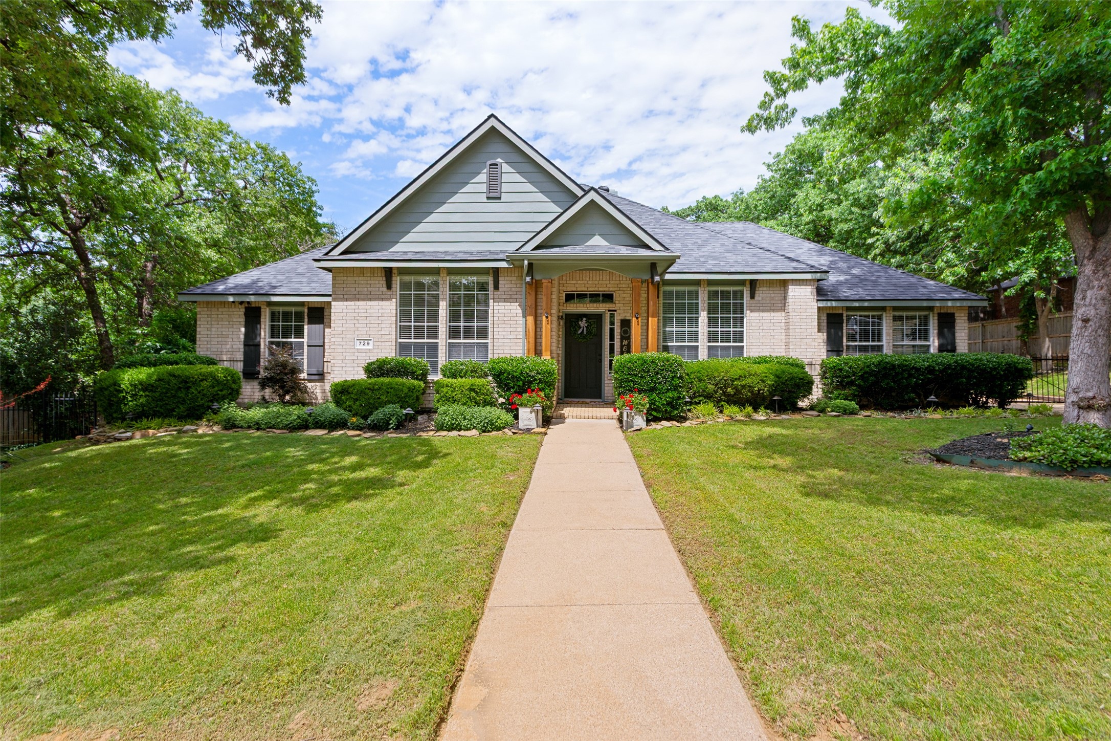 729 Big Horn Trail Crowley TX 76036