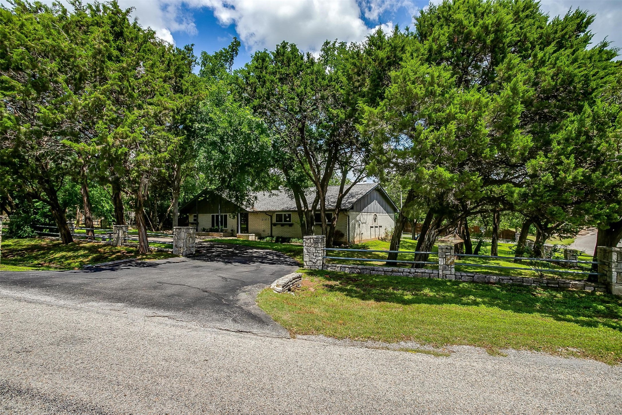 2107 Boca Vista Drive Granbury TX 76048