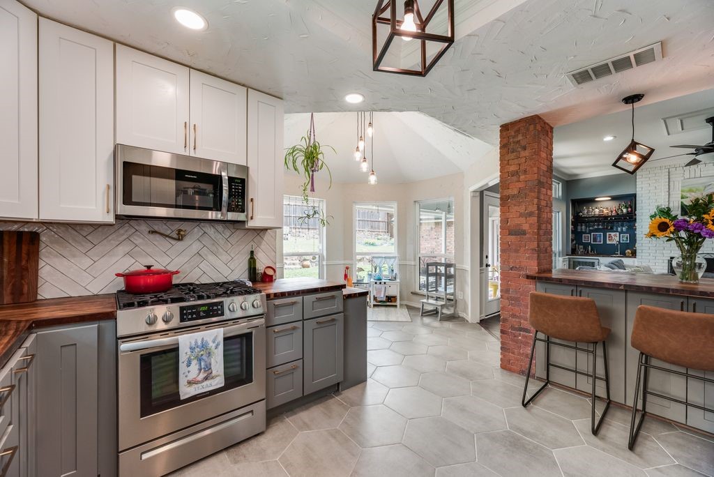 2908 Roaring Springs Road Grapevine TX 76051