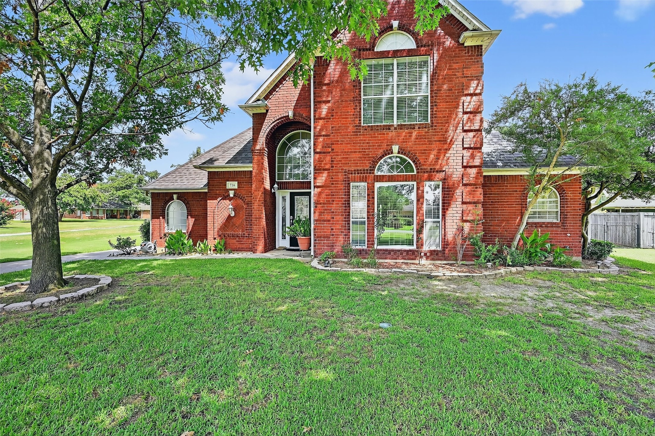 736 W Kiowa Drive Lake Kiowa TX 76240