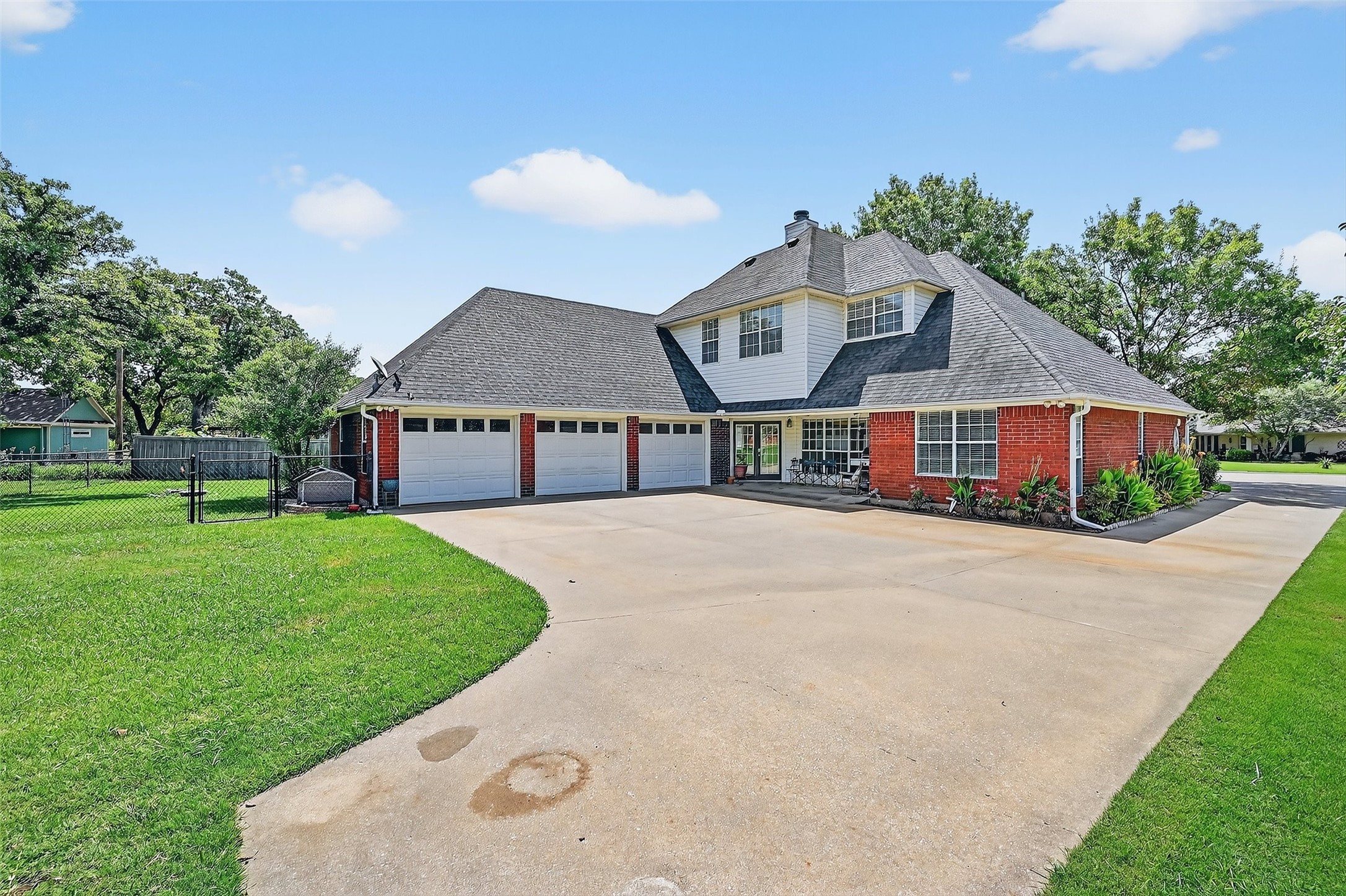 736 W Kiowa Drive Lake Kiowa TX 76240