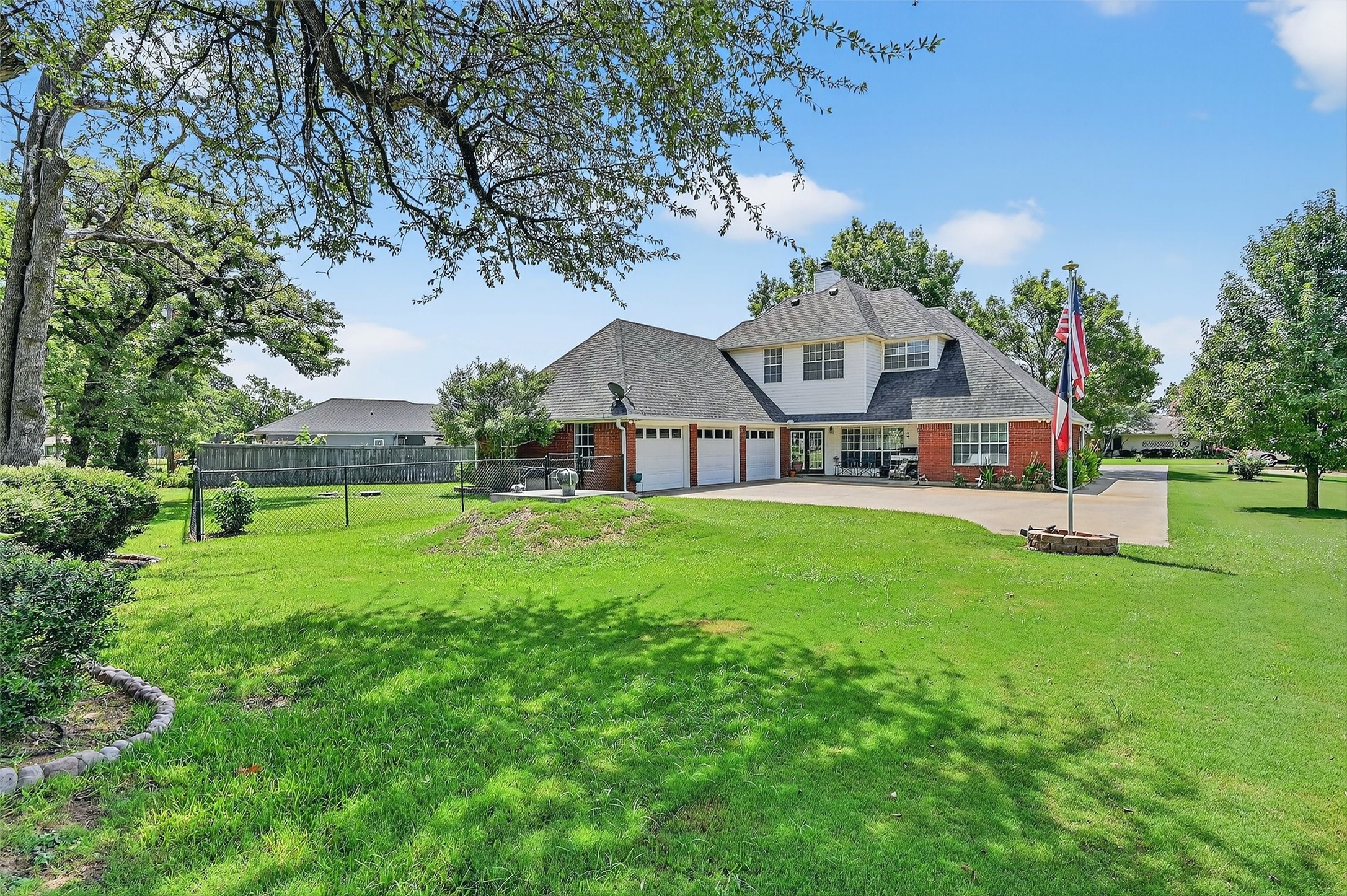 736 W Kiowa Drive Lake Kiowa TX 76240