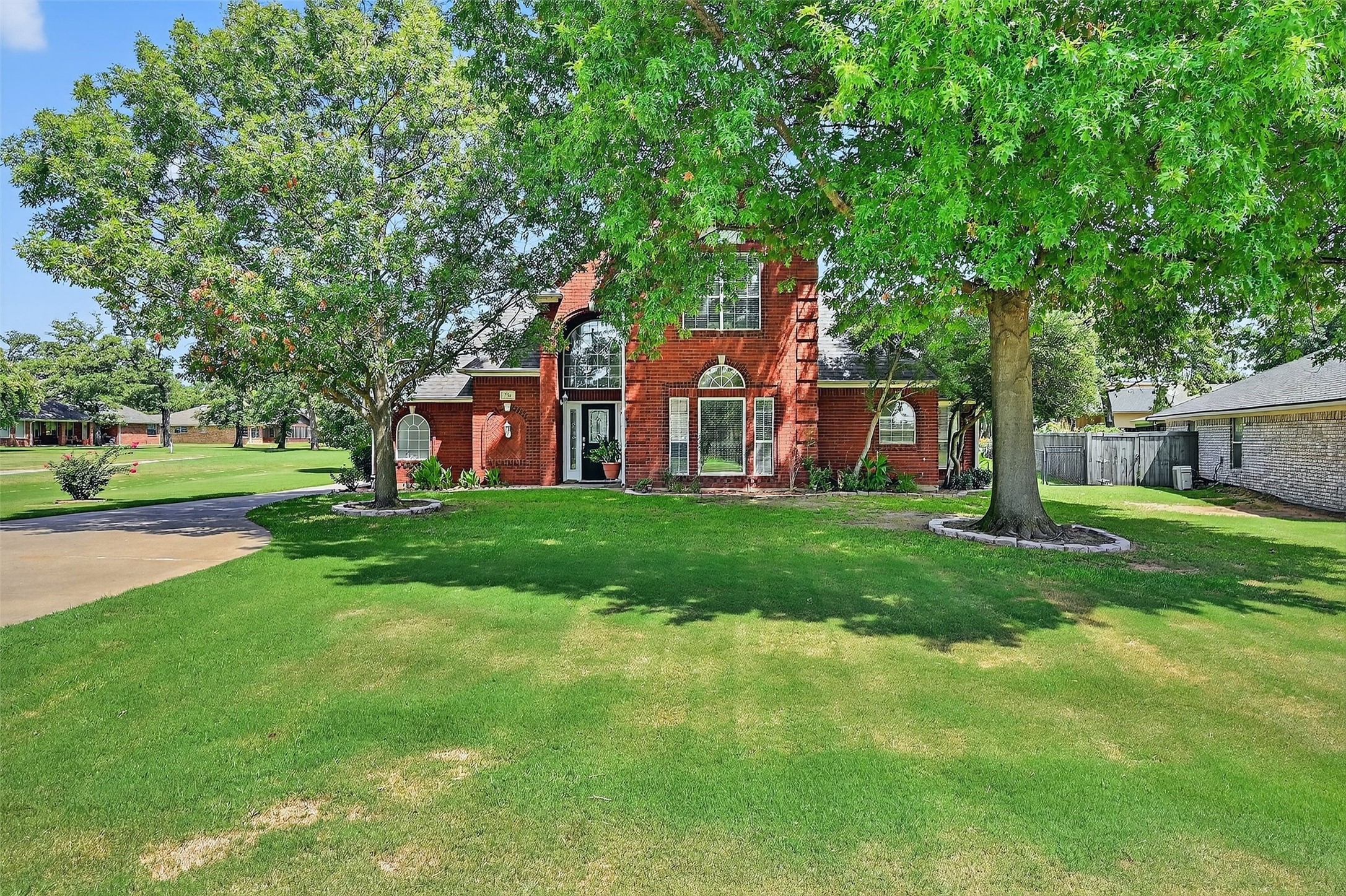 736 W Kiowa Drive Lake Kiowa TX 76240