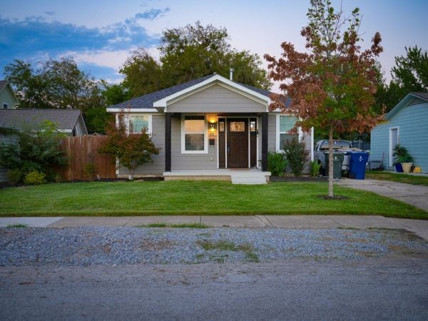 806 S 7th Street Garland TX 75040