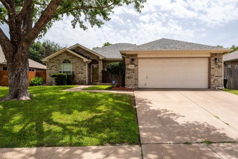 2402 Creek Crossing Court Arlington TX 76018