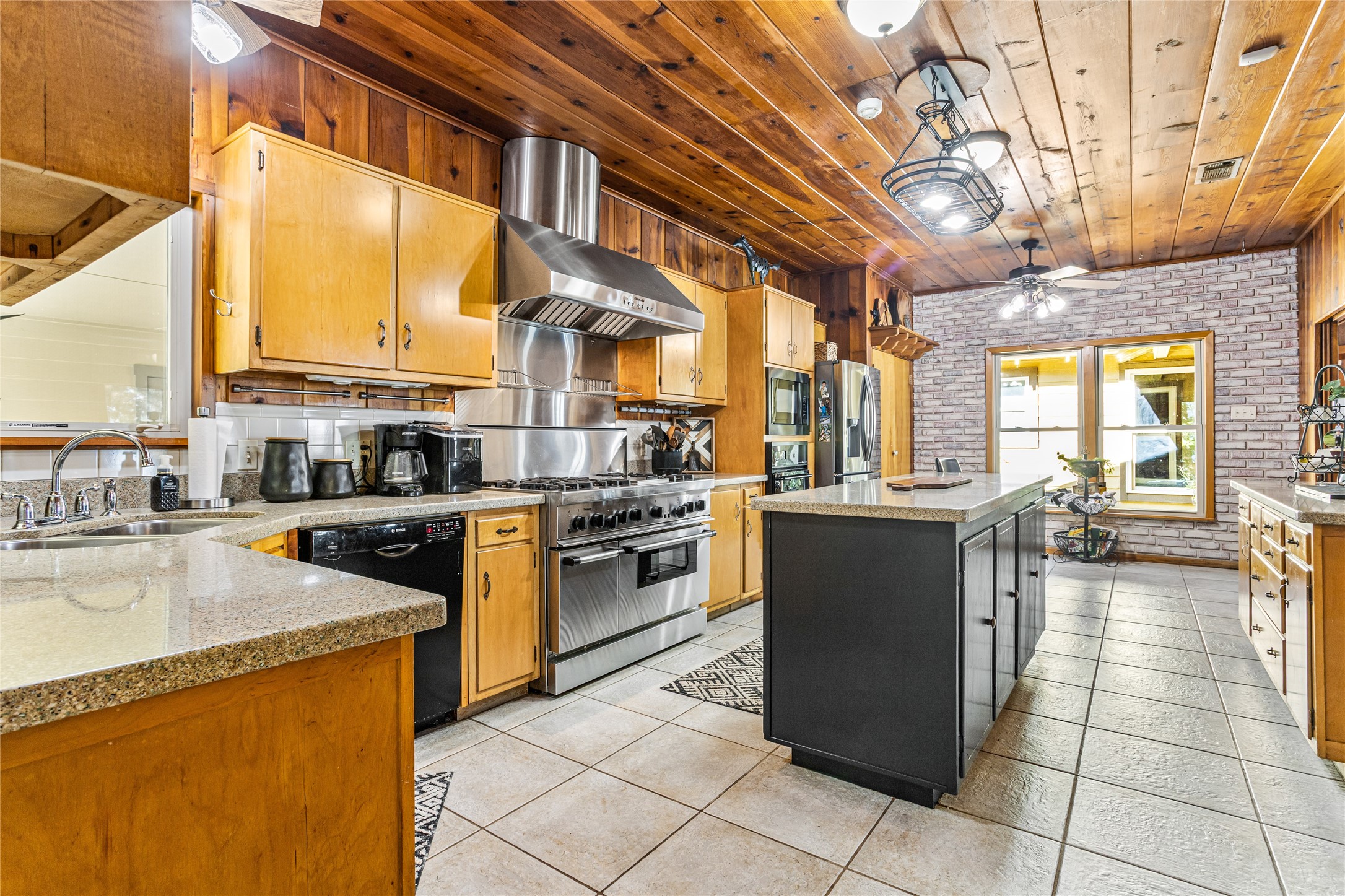 916 Kimbrough Road Azle TX 76020