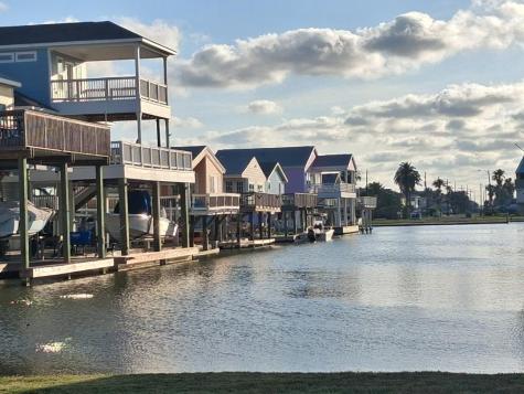 16715 Tahiti Way Jamaica Beach TX 77554