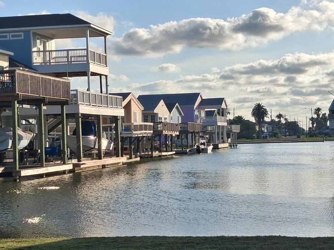16715 Tahiti Way Jamaica Beach TX 77554