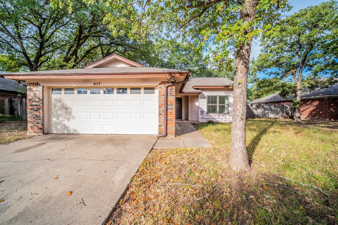 817 Meadowcrest Drive Azle TX 76020