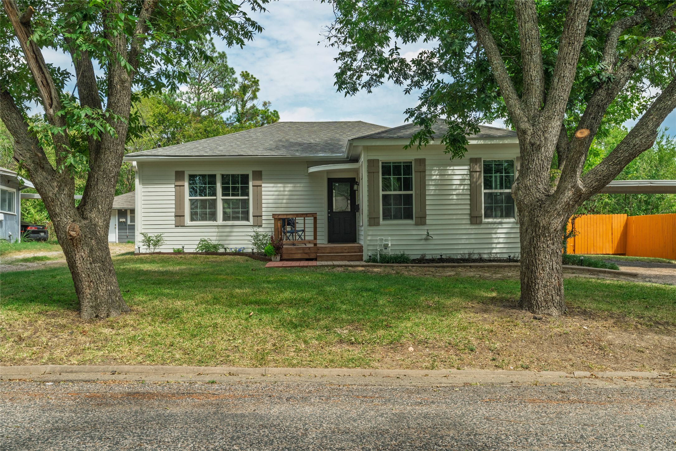 1210 Earl Street Commerce TX 75428