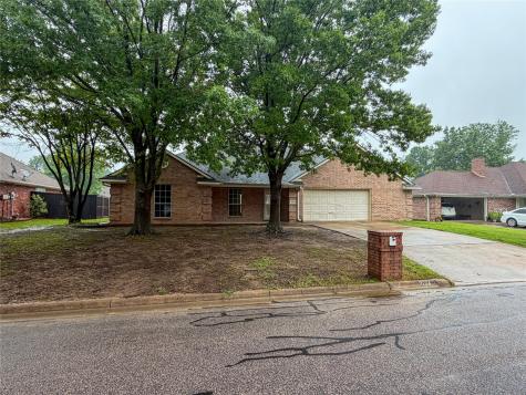2204 N Village Drive Bonham TX 75418
