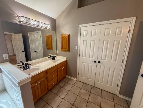 2204 N Village Drive Bonham TX 75418