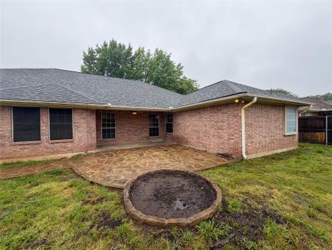 2204 N Village Drive Bonham TX 75418