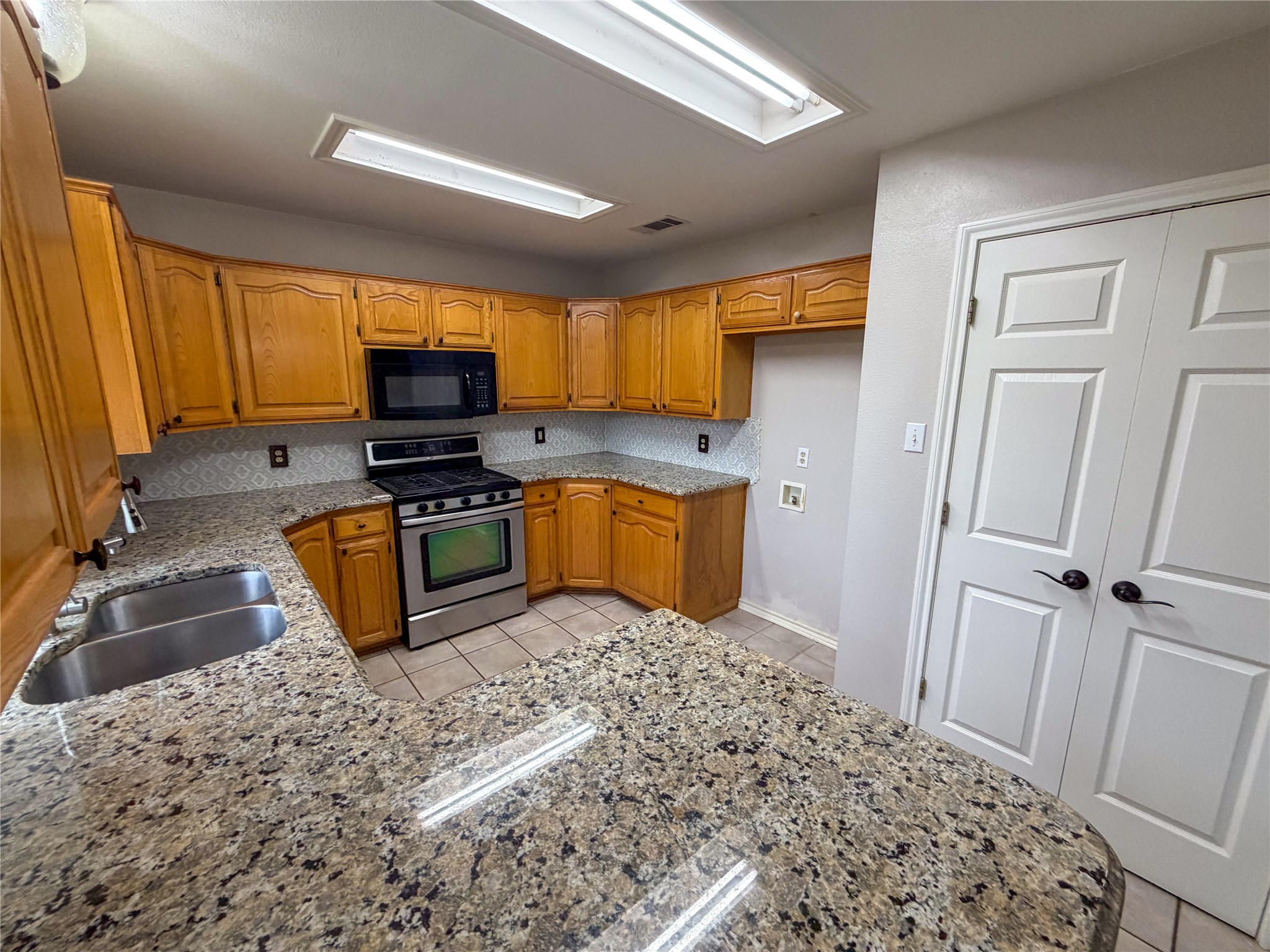 2204 N Village Drive Bonham TX 75418