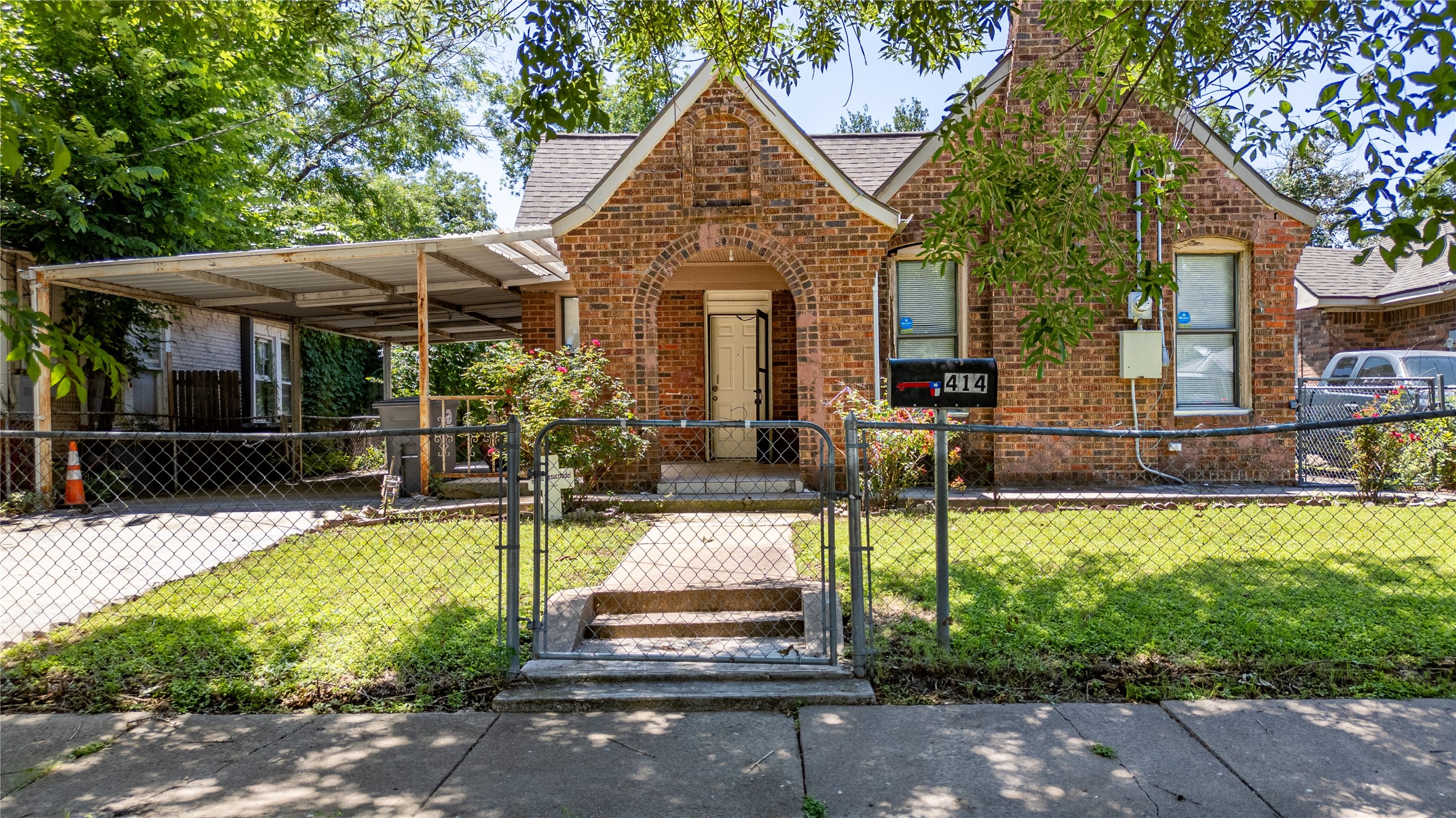 414 W Page Avenue Dallas TX 75208