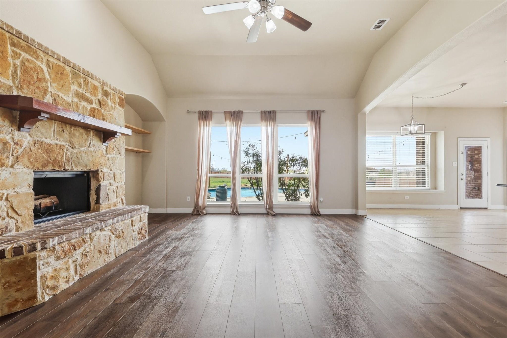 105 Devonshire Drive Waxahachie TX 75167