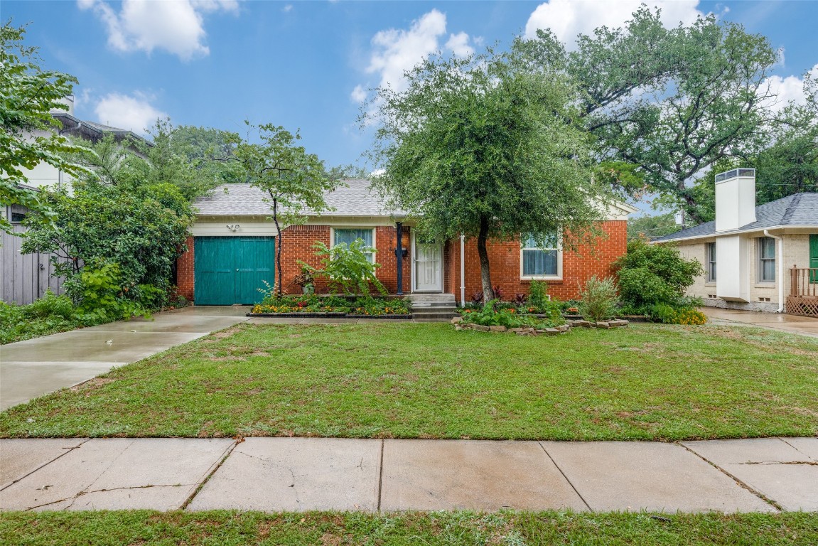 444 Parkhurst Drive Dallas TX 75218