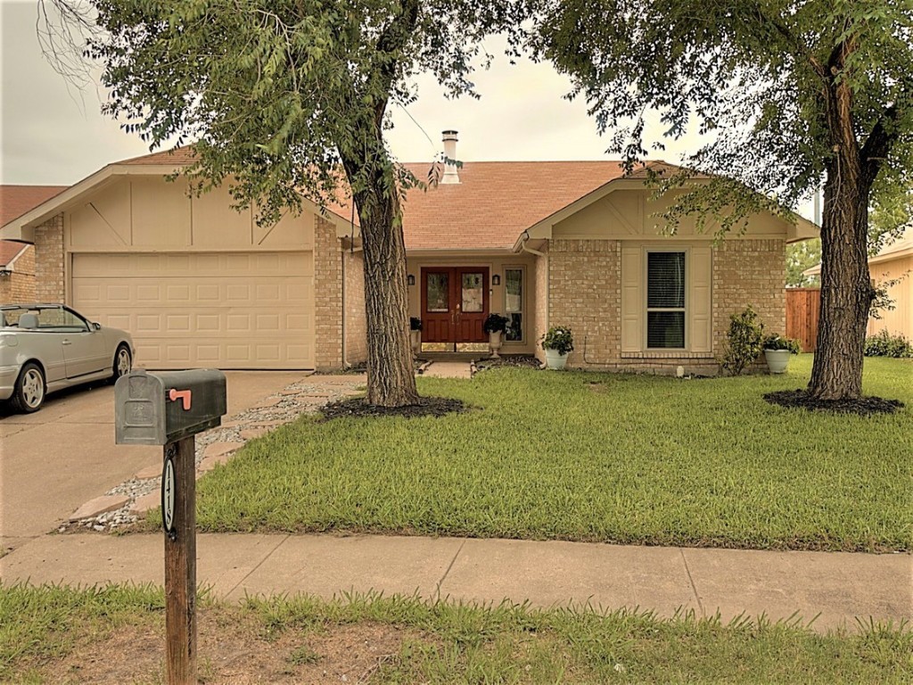 1418 Clark Trail Grand Prairie TX 75052