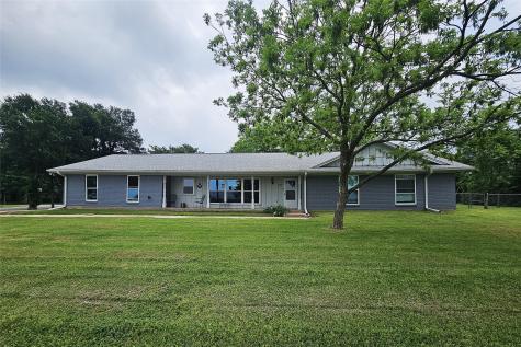 220 N Calhoun Street Groesbeck TX 76642