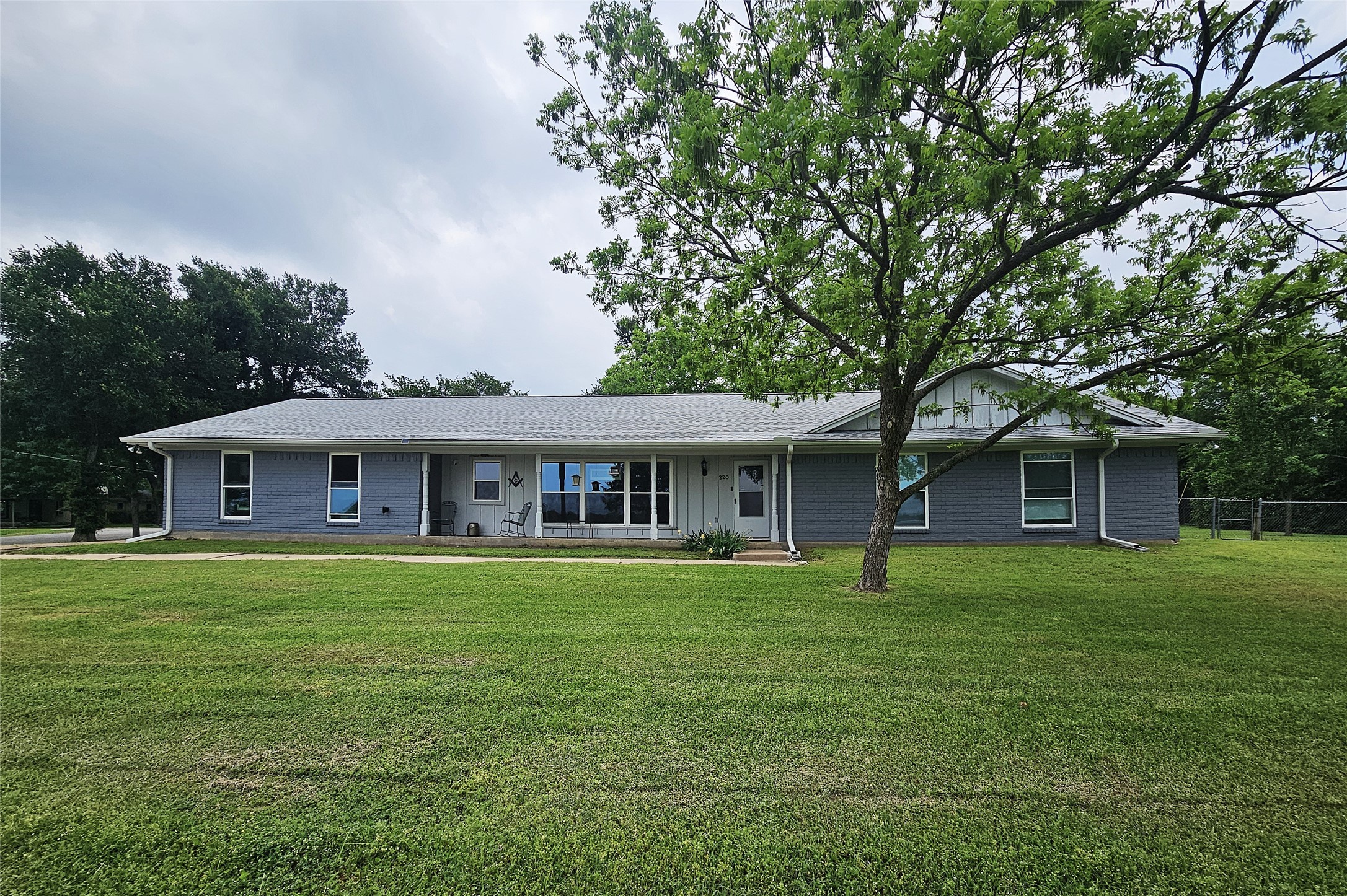 220 N Calhoun Street Groesbeck TX 76642