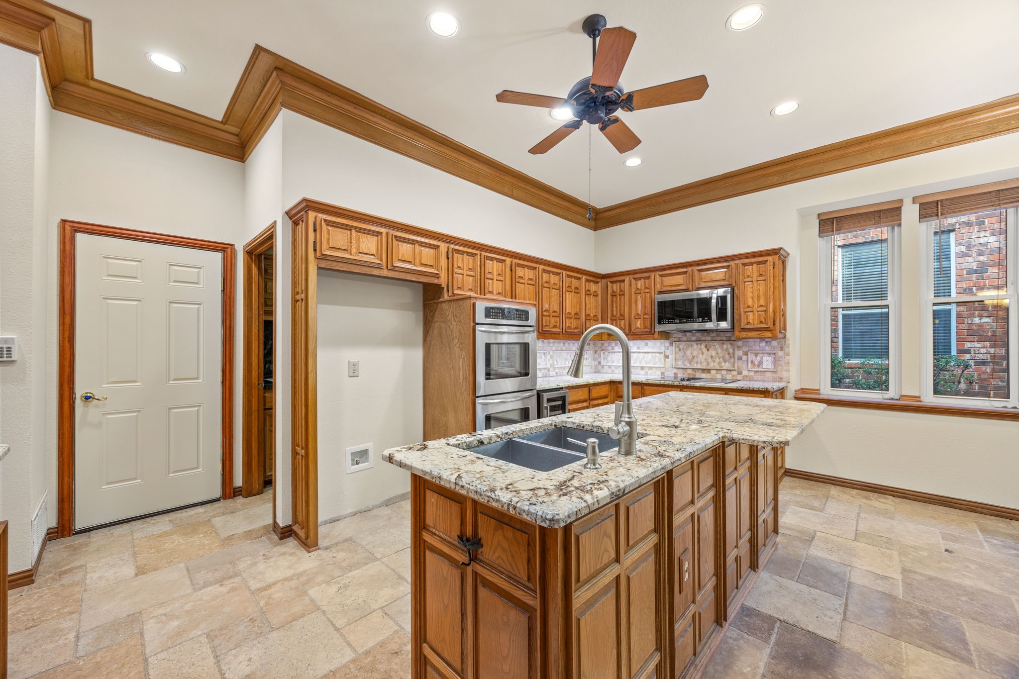 801 Spring Canyon Drive Irving TX 75063
